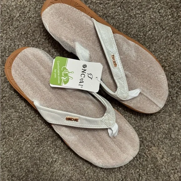 NWT Amazon (Brand Oncai) Women's White and Tan Sandals - Picture 3 of 5